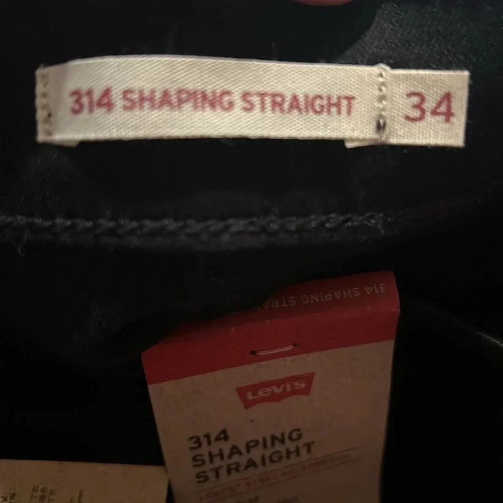 Levi's Women's 314 Shaping Straight Jeans 18 Medium NWT 34x32 - Picture 8 of 8